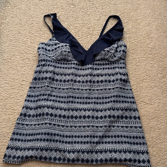 2 full coverage swimsuits - Picture 6 of 9